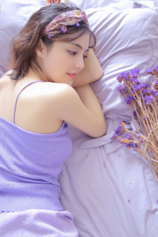 美女100%露全身